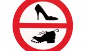 Schoenen verboden, sticker of bord
